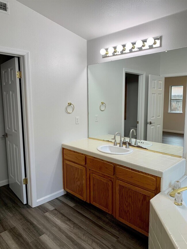 Building Photo - 5570 W Los Altos Ave