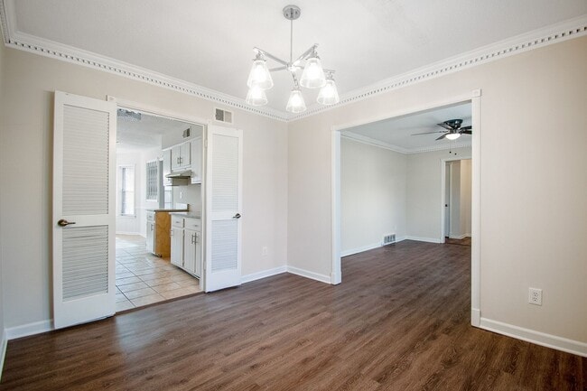 Building Photo - Spacious Renovated Home with Fenced Yard !