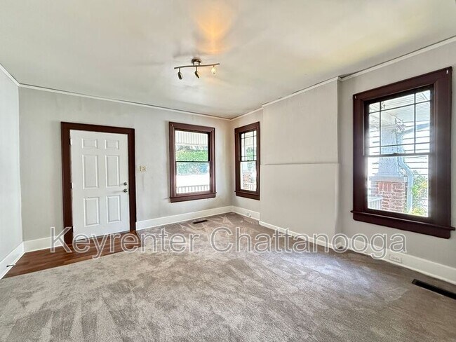 Building Photo - 112 S Seminole Dr