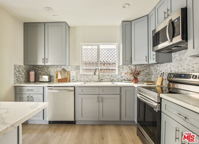 Building Photo - 4616 Rosewood Ave