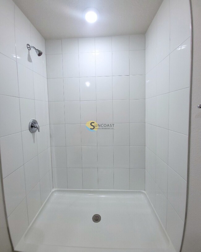 Building Photo - 1 Rosecroft Ln