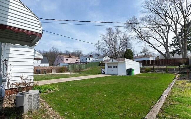 Building Photo - 5021 E 107th Updated 3/4 Bedroom