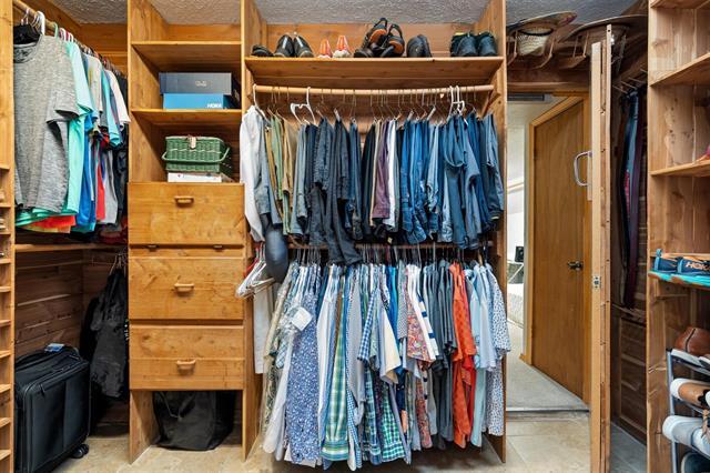 Building Photo - 322 Post Oak Dr