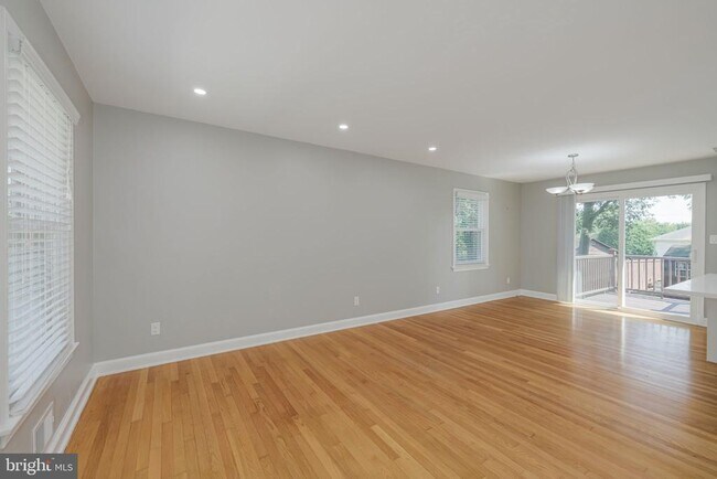 Building Photo - 5002 Talbois Pl