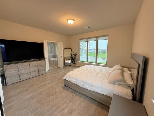 Building Photo - 15782 Cairnwell Bend Dr