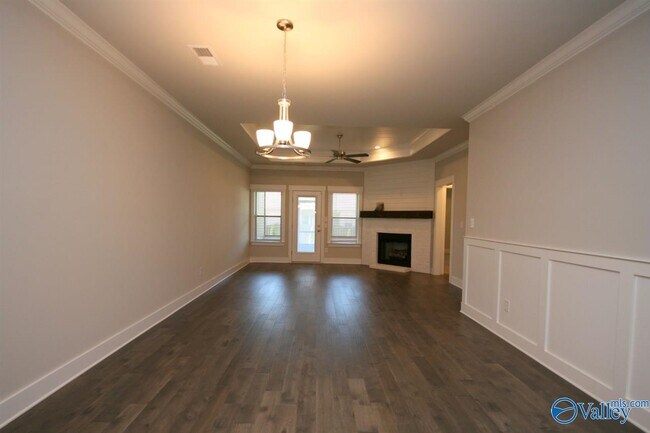 Building Photo - 707 Sluice Dr SW