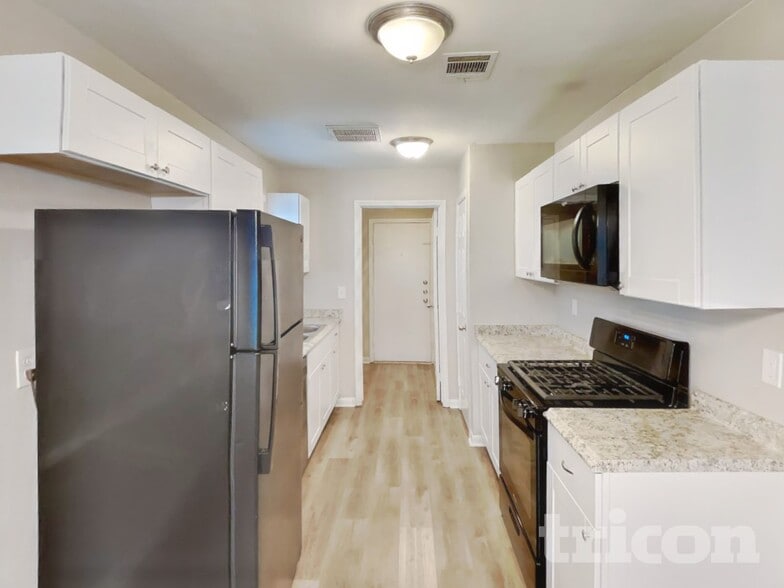 Building Photo - 3815 Shadow Trail