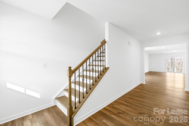 Building Photo - 544 Sand Dunes Dr