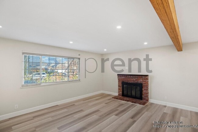 Building Photo - 1396 Saratoga Dr