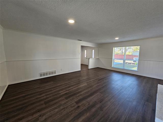 Building Photo - 2400 Meadow Creek Dr