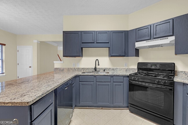 Building Photo - 5475 Hampton Ct