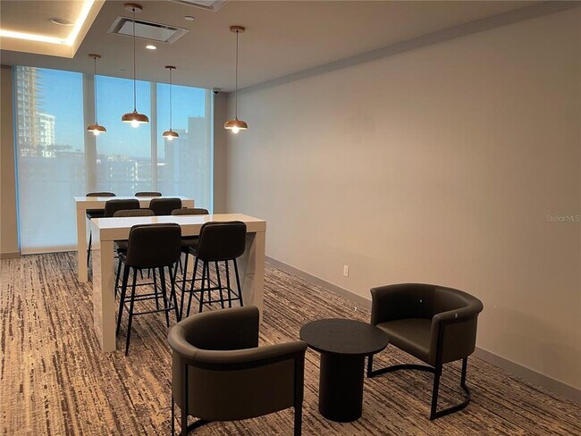 Building Photo - 400 Central Ave