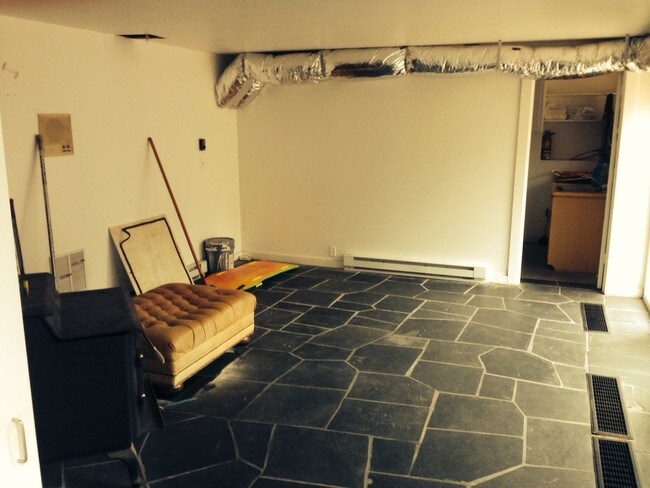 Building Photo - 860 Oakwood Rd