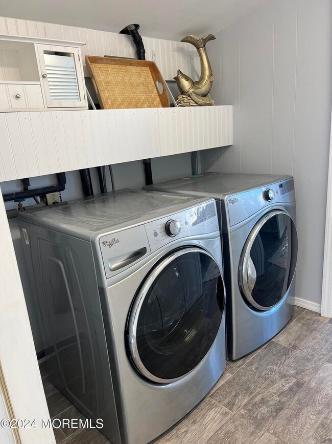 Laundry room with washer/dryer - 1808 Binnacle Rd