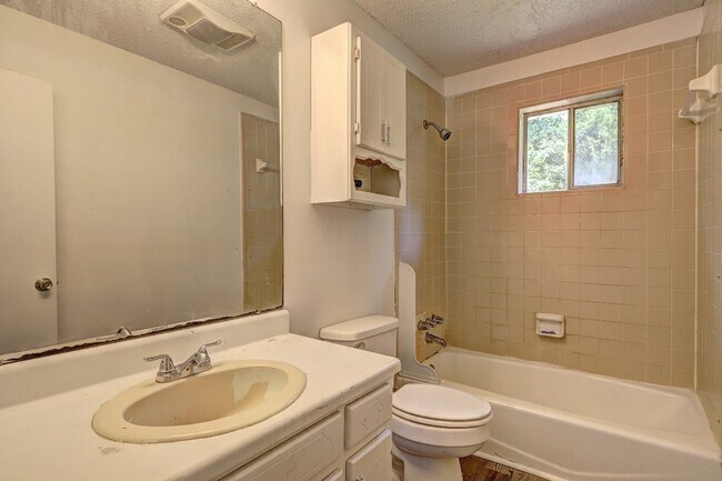 Building Photo - 3266 Betty Pl