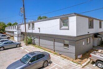 Building Photo - The Sophie