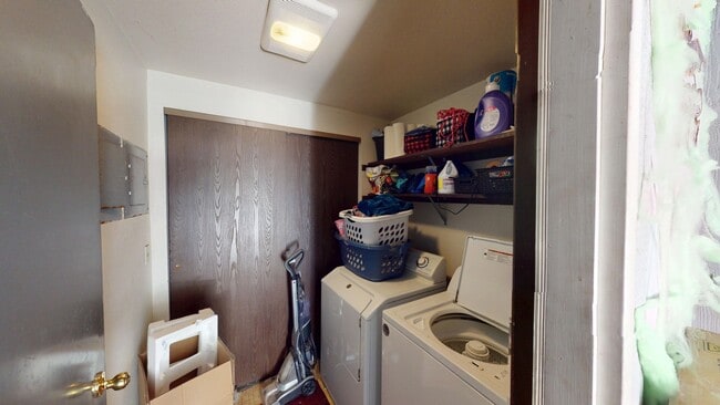 Building Photo - 2 bedroom duplex in quiet cul-de-sac