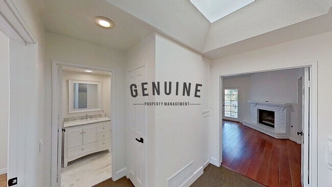 Building Photo - Spacious 2 Story 3Bd 2.5Ba Townhome