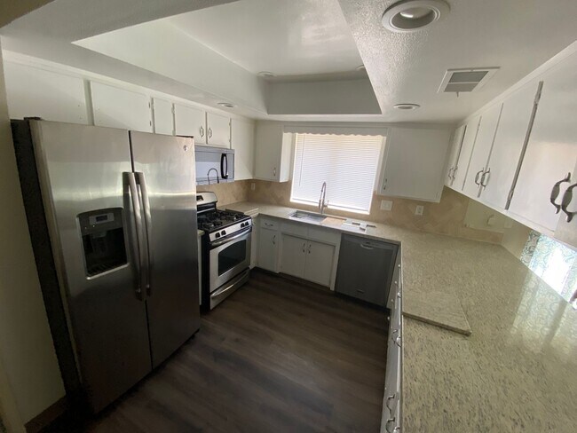 Building Photo - Charming Home for rent in Exeter, Ca