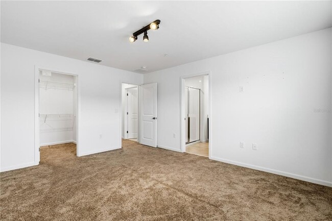Building Photo - 9844 Walkway Dr