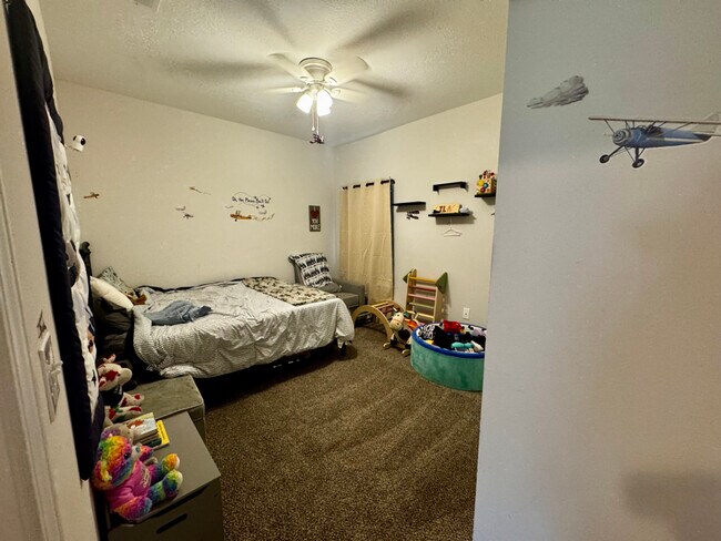 Building Photo - 9867 Shangri La West Rd