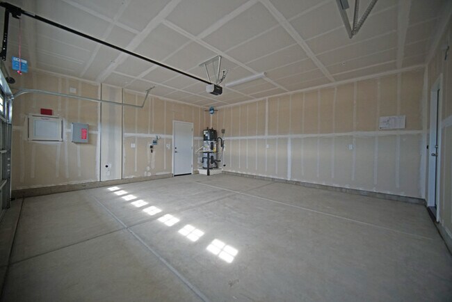 Building Photo - brand-new, never-before-lived-in 3-bedroom, 2-bathroom home with solar!