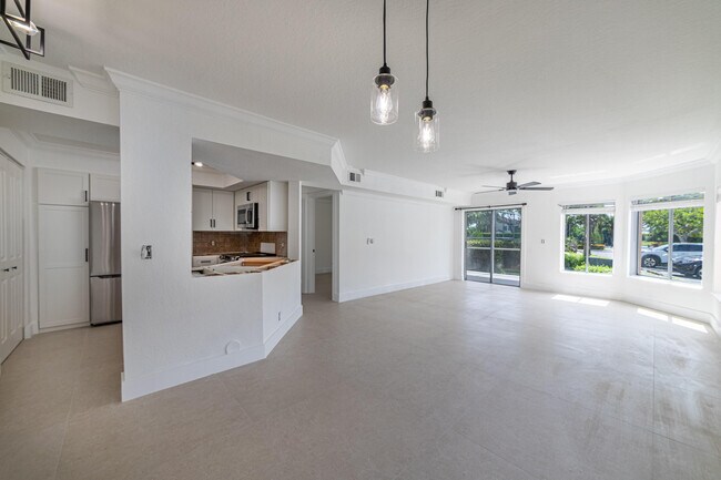 Building Photo - 815 Boynton Beach Blvd