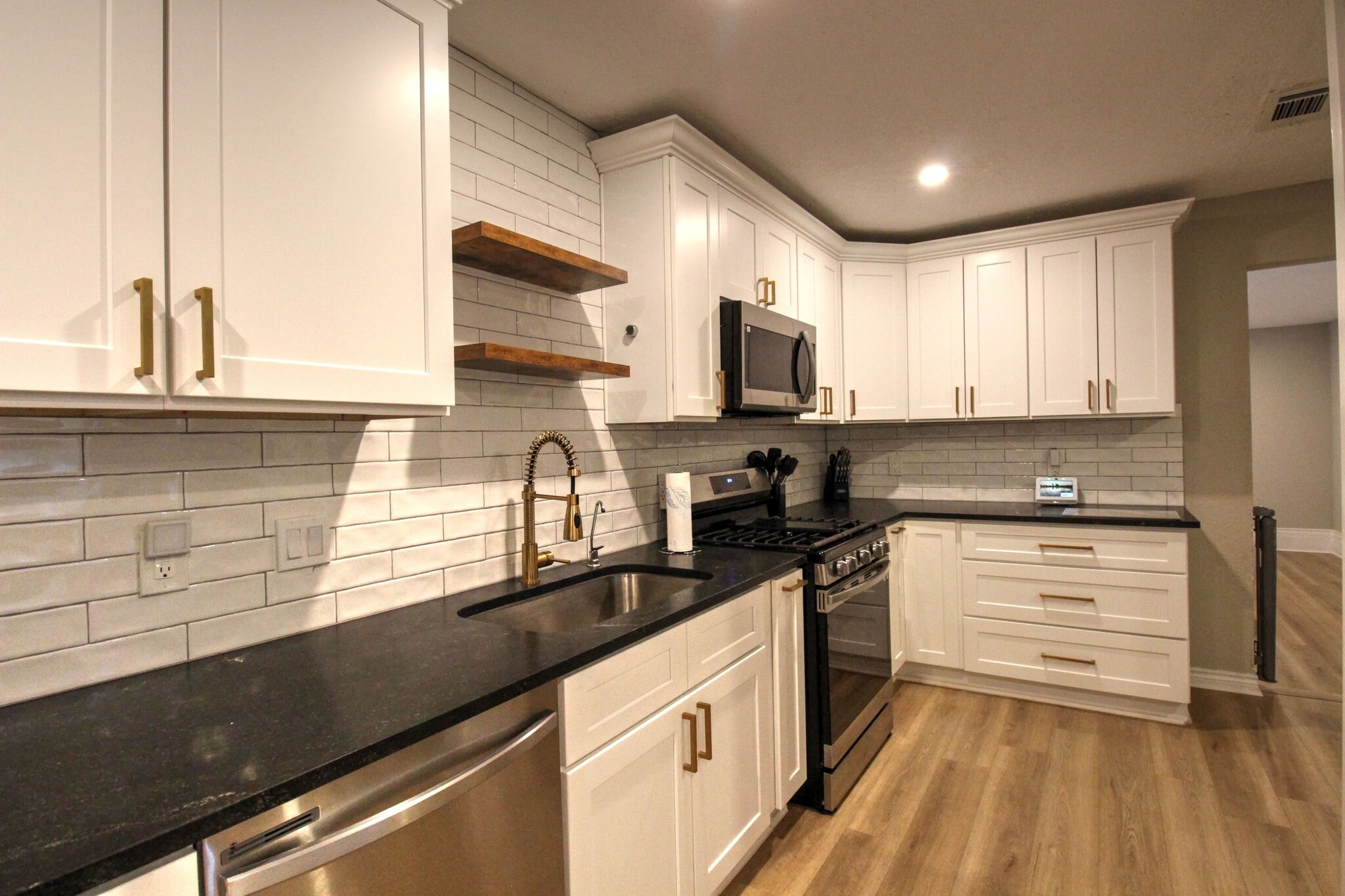 Building Photo - 2113 21st Ave N