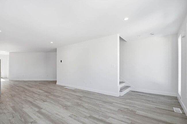 Building Photo - 23 Blake St