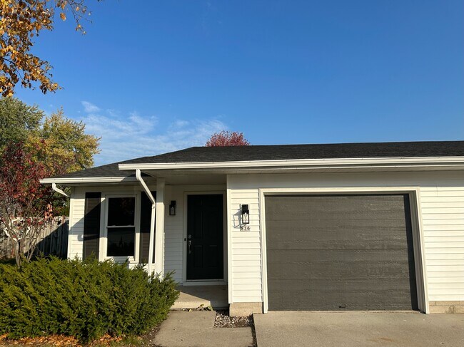 Building Photo - 834 Nicholas Ct