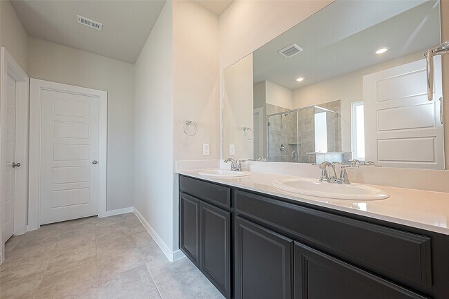 Building Photo - 8523 Lake Groove Ln