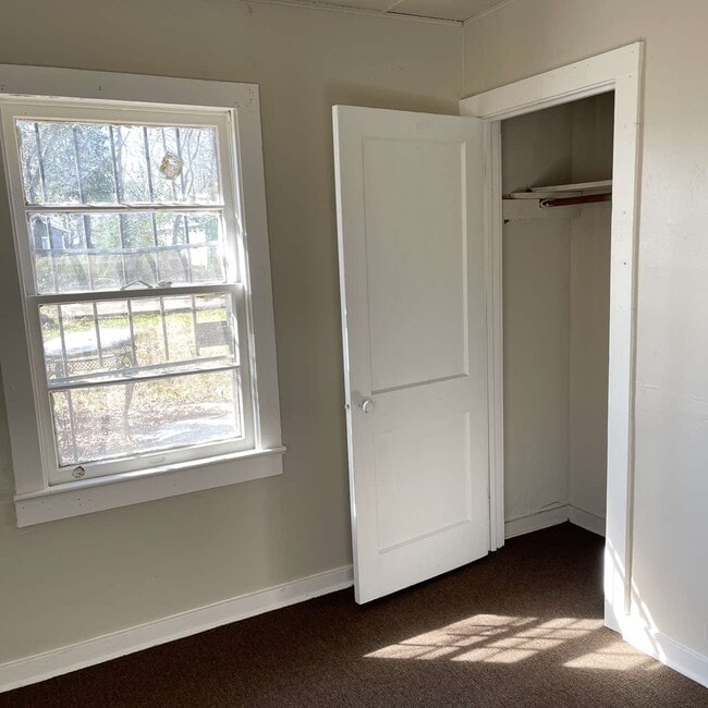 Building Photo - 1008 S 3rd St