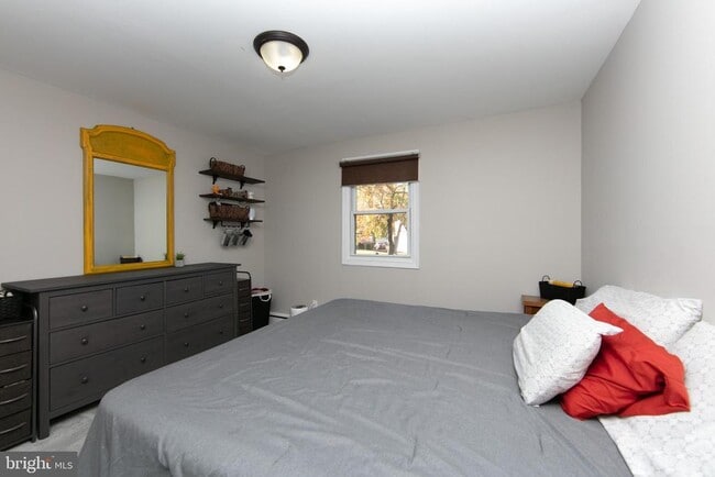 Building Photo - 521 5th Ave