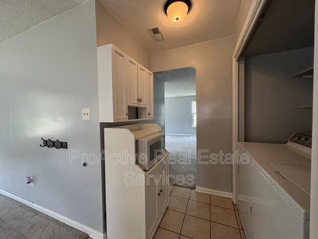 Building Photo - 1501 Antler Cir