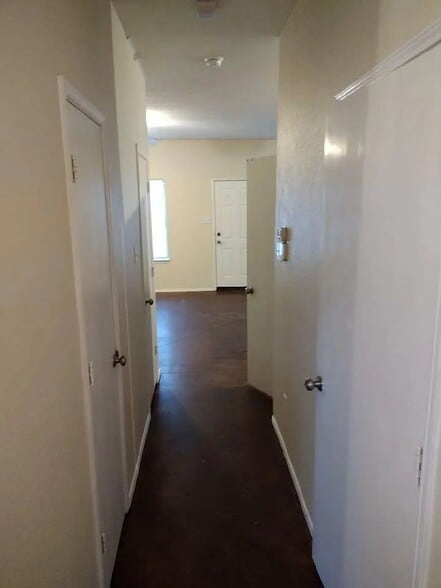 Building Photo - 2343 Aldergate Dr
