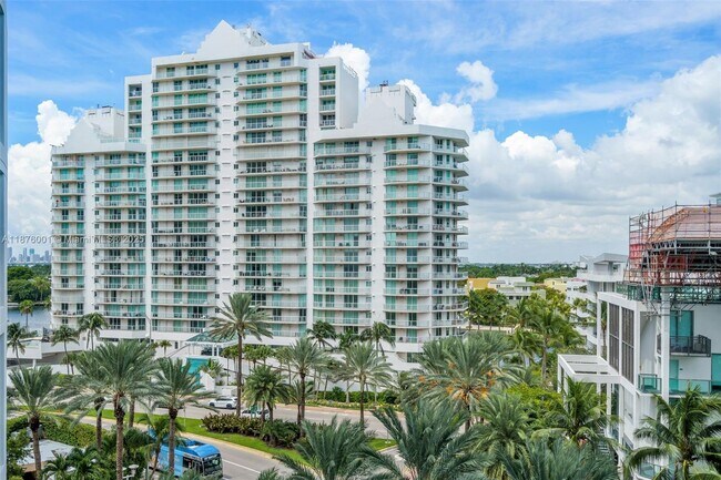 Building Photo - 5959 Collins Ave