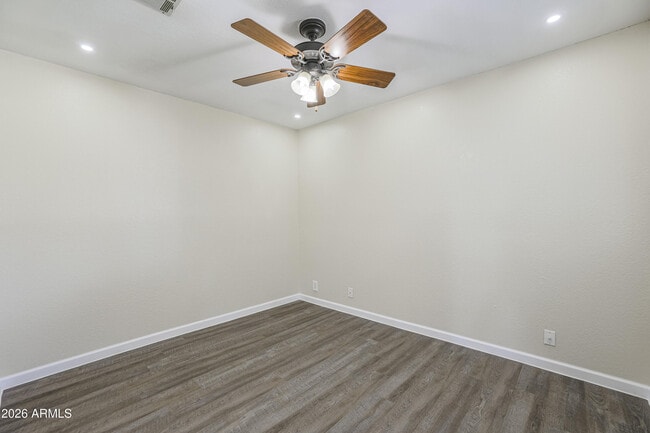 Building Photo - 501 W Hononegh Dr