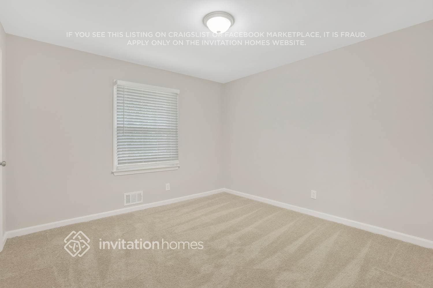 Building Photo - 3102 S Oak Ct SE