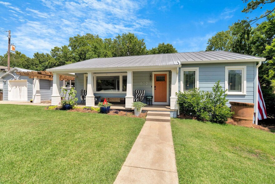 Building Photo - 802 N Park Ave