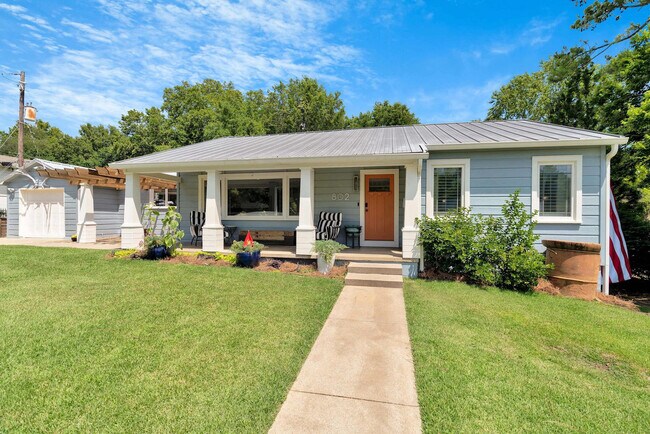 Building Photo - 802 N Park Ave