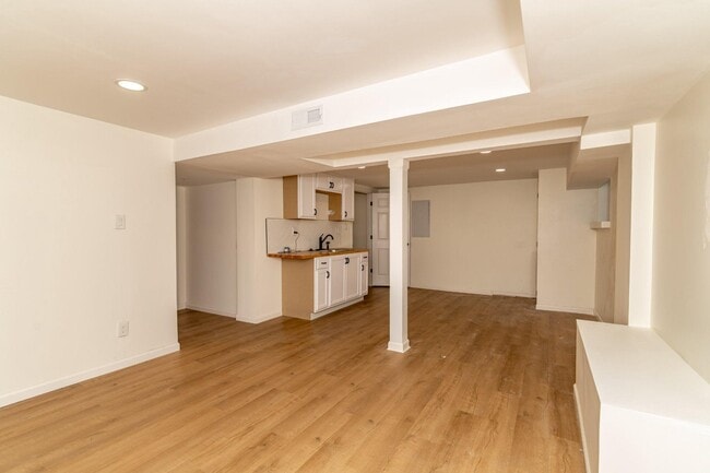 Building Photo - 1800 Lark Ln