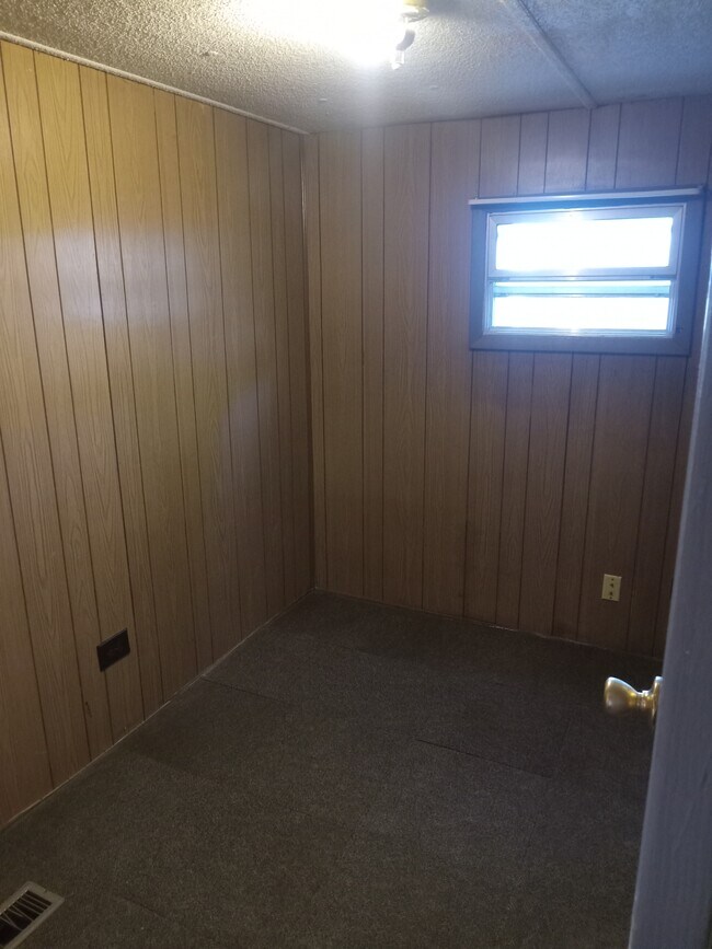 Building Photo - 218 E Denver St