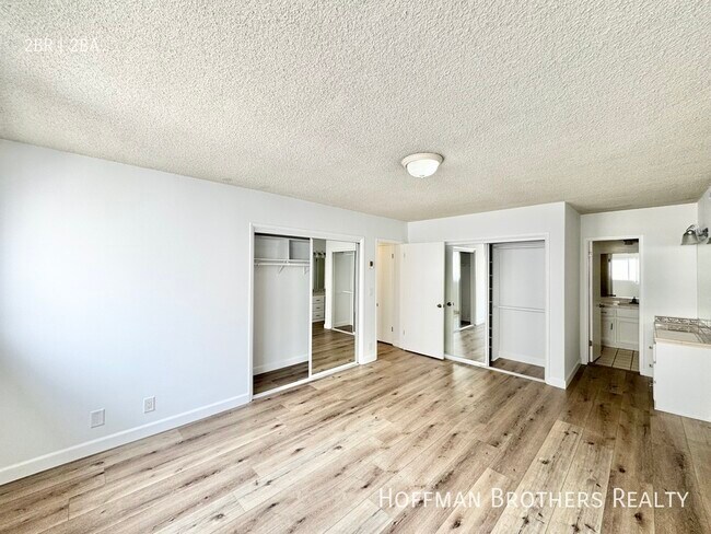 Building Photo - 1420 Rexford Dr