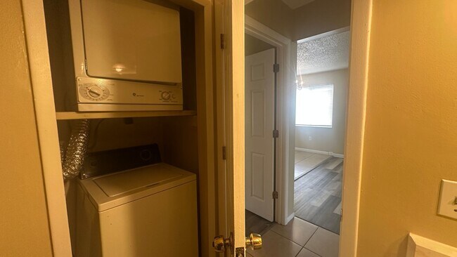 Building Photo - 112 Cory Ln