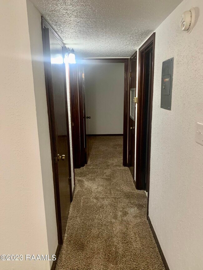 Building Photo - 600 Rim Rd