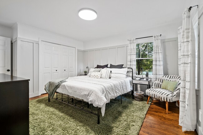 King/Master Bedroom - 3415 Pinehill Rd
