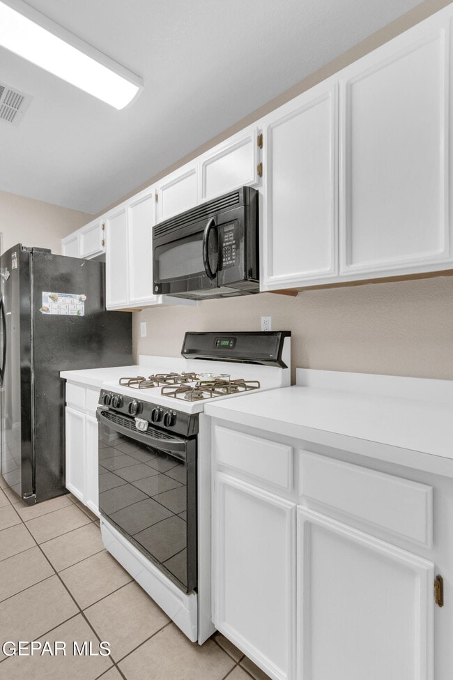 Building Photo - 12163 Tower View Dr