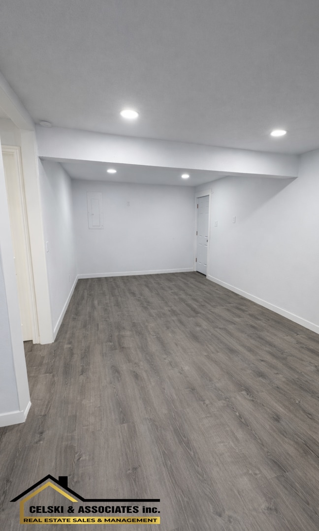 Building Photo - Spacious, Pet-Friendly Home on Half Acre