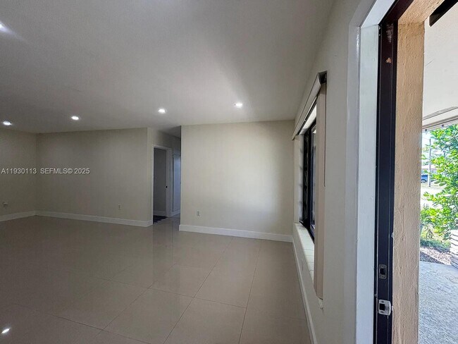 Building Photo - 16401 SW 100th Ct