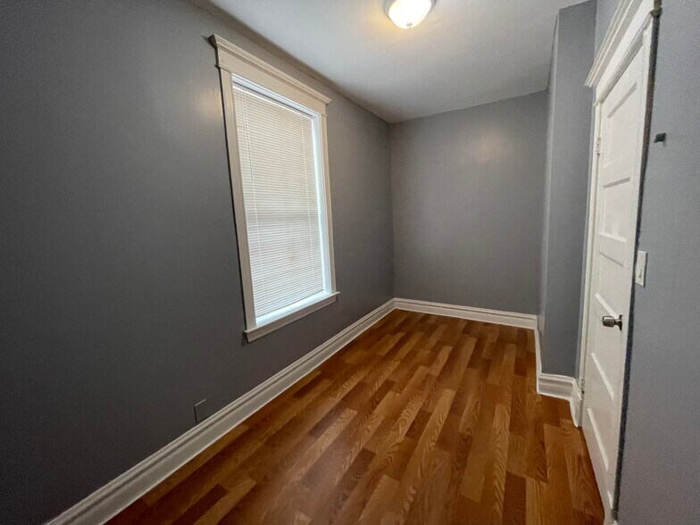 Building Photo - 2532 S Albany Ave